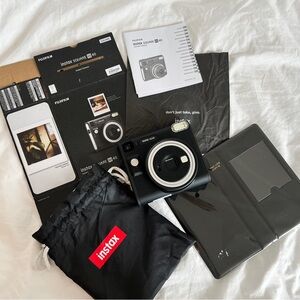Fujifilm Instax Square SQ40 Instant Camera (Almost New)